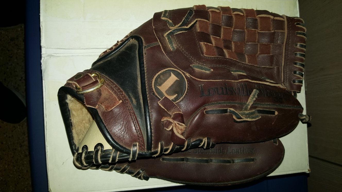 Baseball glove