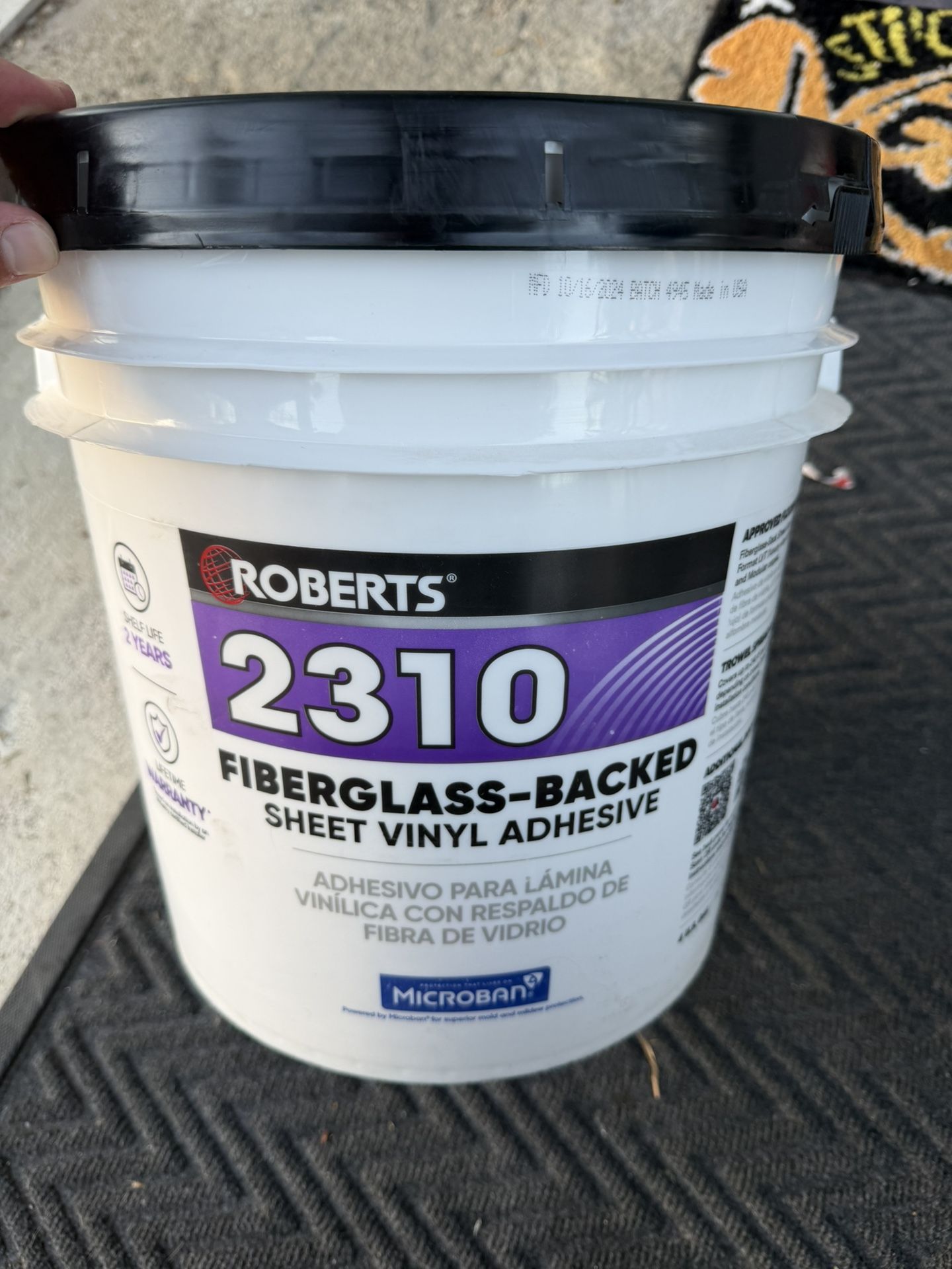 Brand New ROBERTS 4 Gal. (16 qt.) 24 Hour Dry Time Fiberglass-Backed Sheet Vinyl Floor Adhesive in Beige