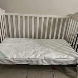 Baby Crib With Mattress 