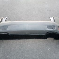 2017-2023 Jeep Renegade Back Bumper With All The Accessories Oem.