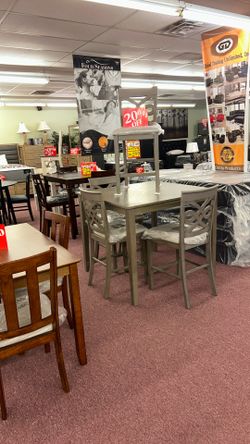 💥HUGE Blowout Furniture Sale!💥 Brand New Table And 4 Stools! $50 Down Takes It Home Today!