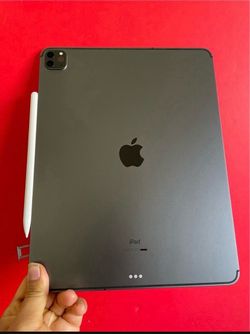 Apple IPad Pro 12.9” 5th Generation ( M1 chip / XDR display / 2021) 128GB WiFi + cellular (5G/Unlocked) with keyboard, pen & Accessories
