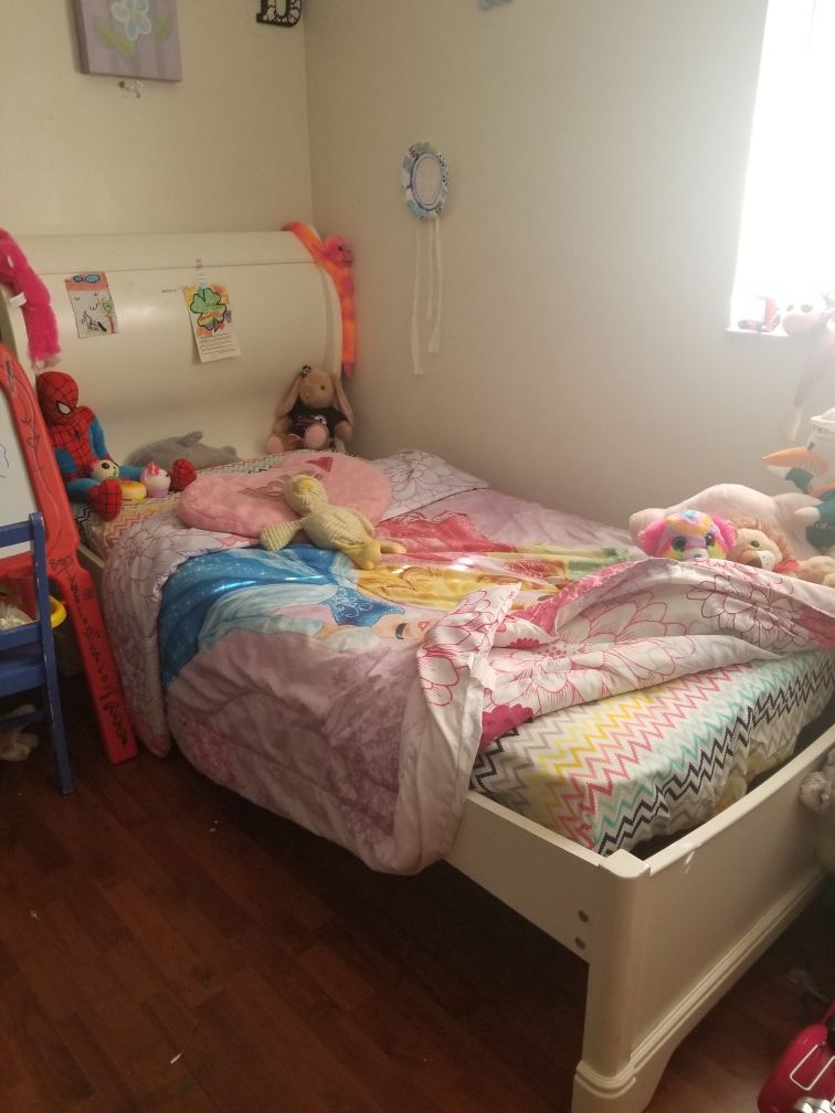 Slate twin bed, Rooms to go kids with bunkie board
