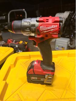 Milwaukee 1/2 hammer drill/driver