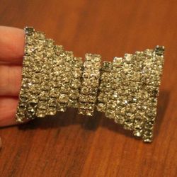 Vintage Bow Tie Shiny Clear Rhinestones Brooch Pin Bling Silver Tone Medium/Large