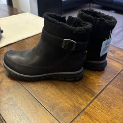 Woman’s Sketcher Boots 