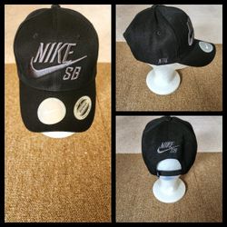 NIKE SNAPBACK HAT. 