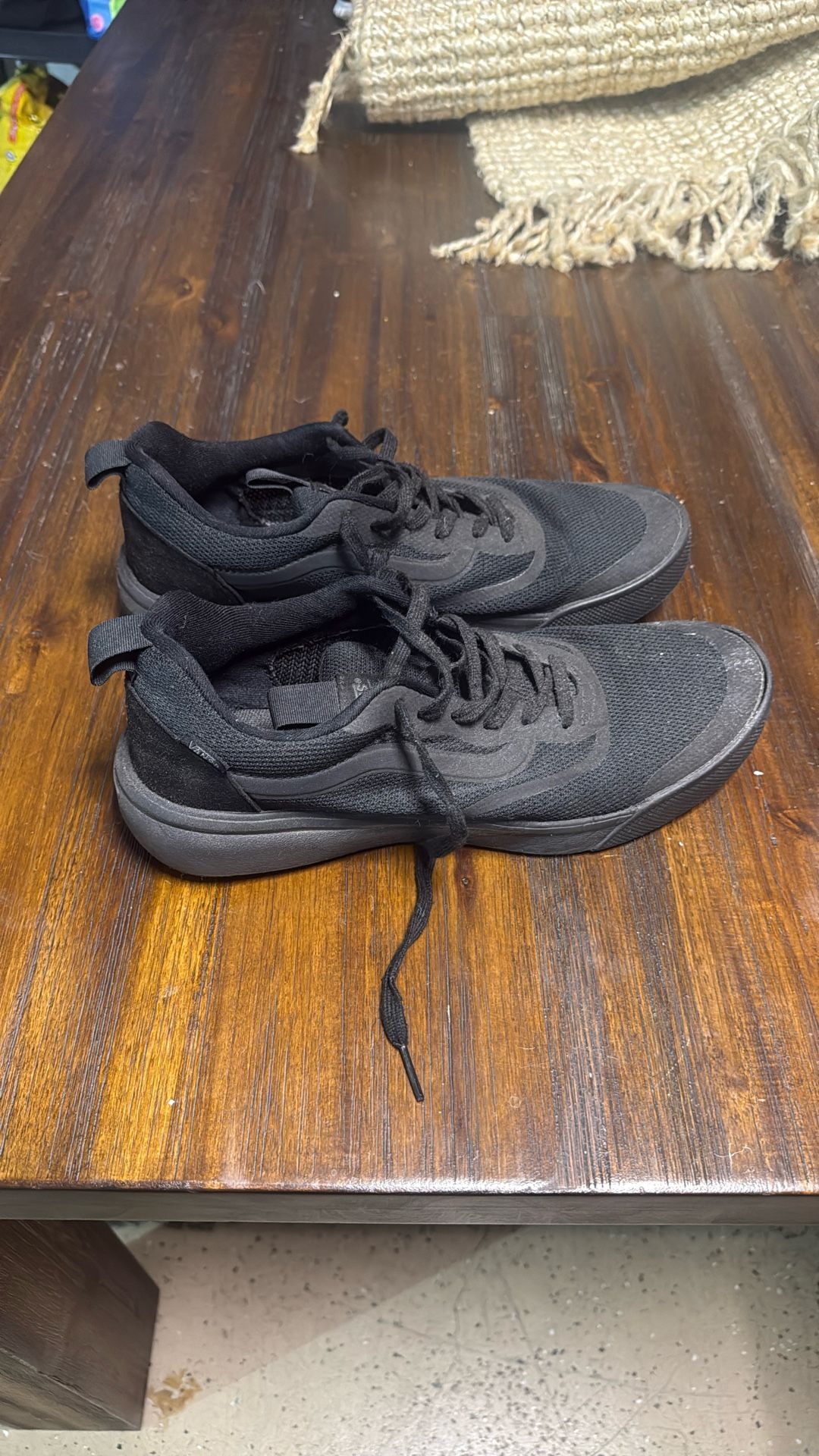 Vans - 10.5 - All Black