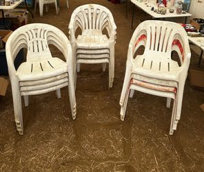 Plastic Chairs $20 Each Set Of 4