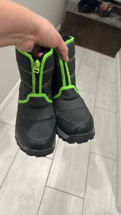 Boys Snow Boats Size 5