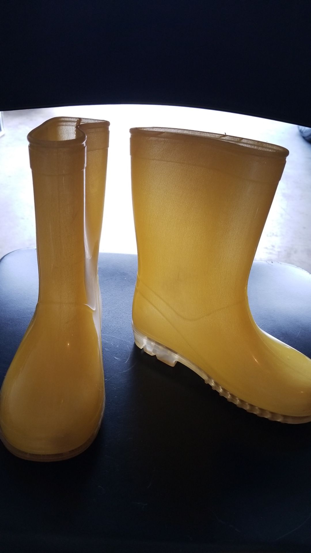 Yellow Rain boots, size 11, girls ages 5-7