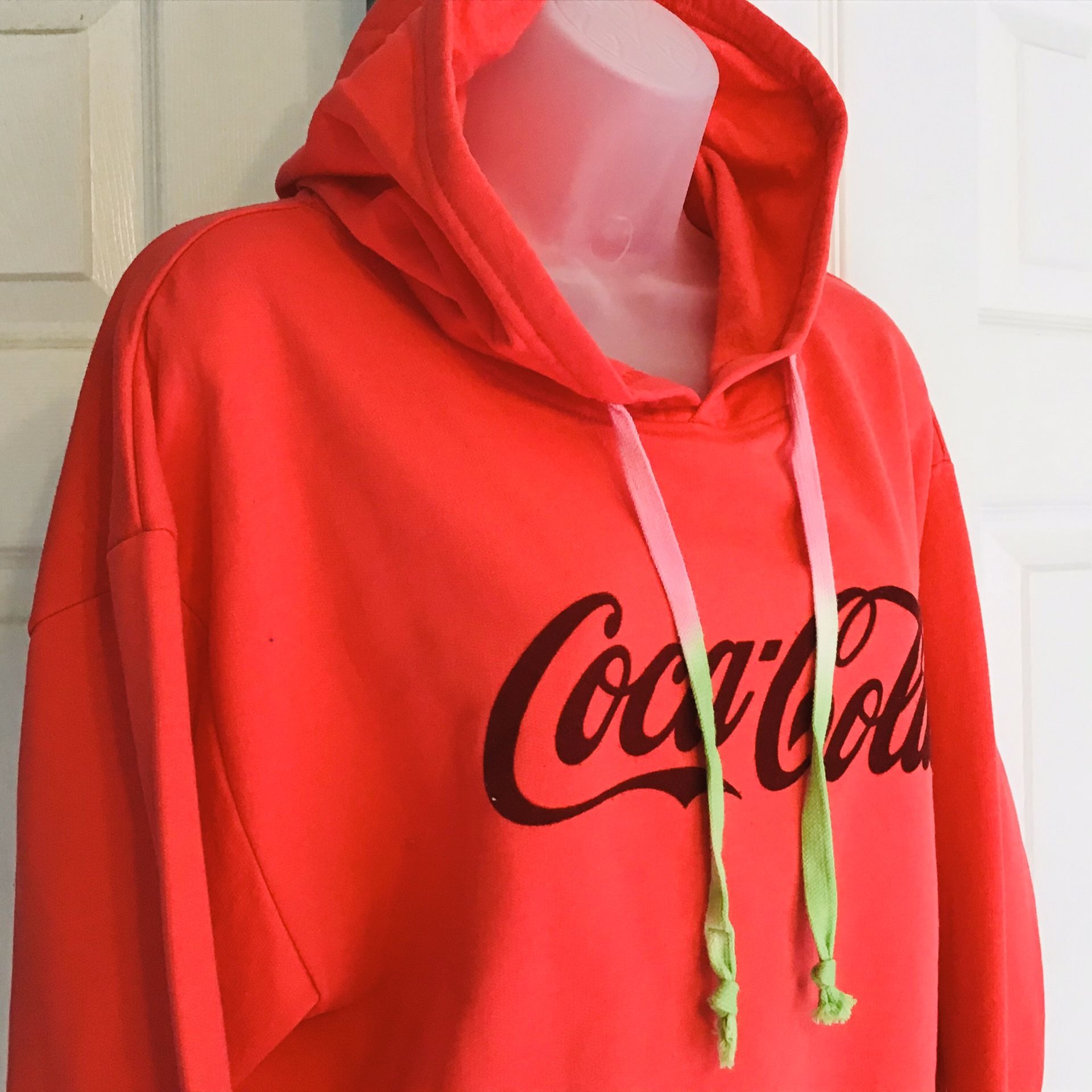 Coca Cola pullover Hoodie ~ Large (11/13)