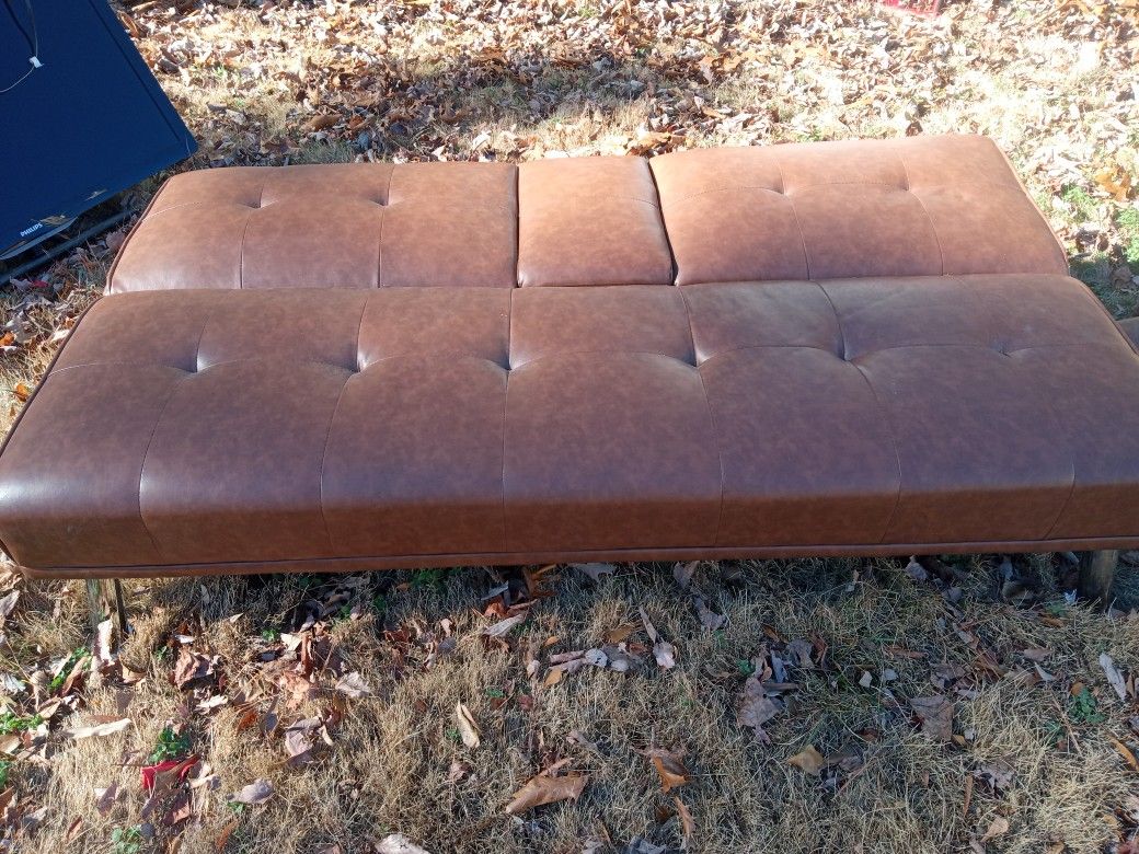 Chair/Bed/lounge_Not heavey