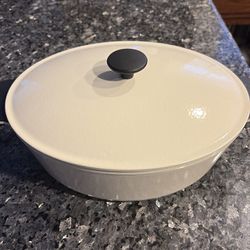 Cast iron Dutch oven