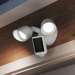 Floodlight camera