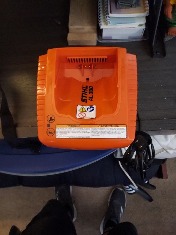 STIHL AL 300 CHARGER