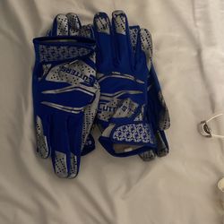Qatar youth football gloves, both pairs for 10