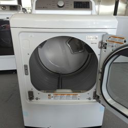 Lg Front Load Electric Dryer in Drum Light with Wrinkle Care Option and White