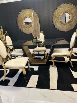 Dining Room Table w/ Chairs