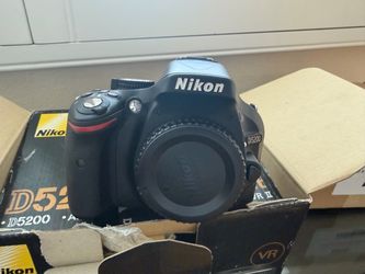 Nikon D5200 DSLR Camera