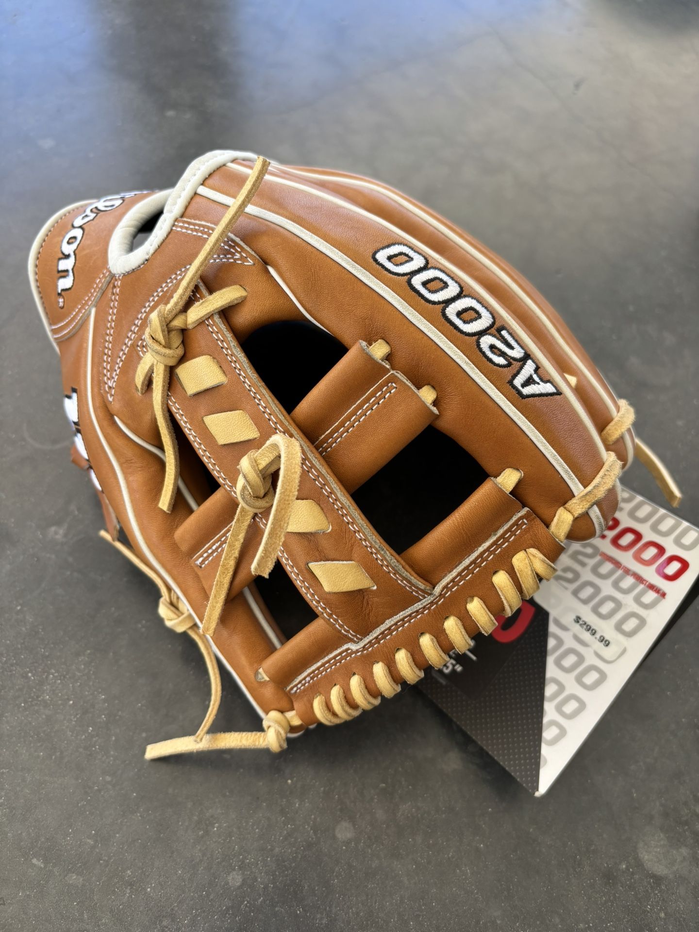 Wilson A2000 11.5 Baseball Glove.