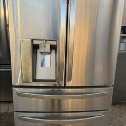 Refrigerador LG de 4 Puertas en Acero Inoxidable – Excelente Condición