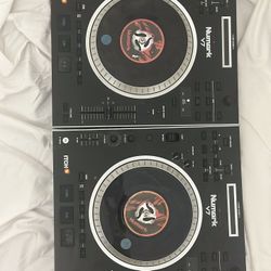 2 Numark V7 Turntables Working Good Condition