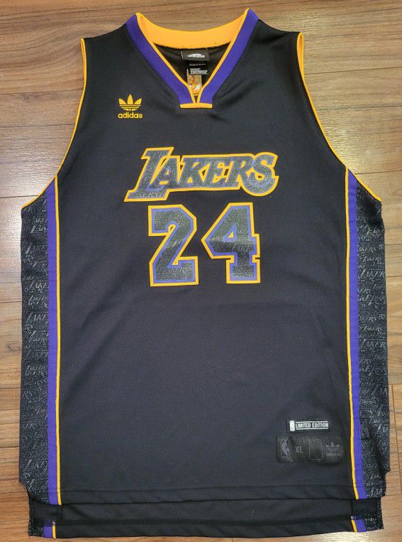 Los Angeles Lakers on X: Black Mamba jersey giveaway 🐍   / X