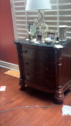 Bedroom three drawers res wood