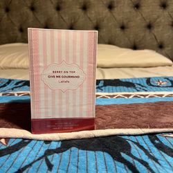 Lattafa Give Me Gourmand Berry On Top 75ml – Perfume Árabe Original Nuevo