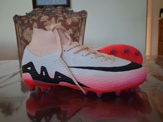 Kids soccer cleats us size 1.5youth