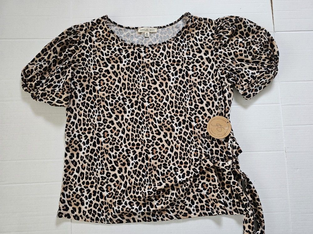 New Parallel skies Women Animal Print Top Ties in Front. Size xl