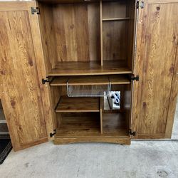 Computer Desk / Hutch