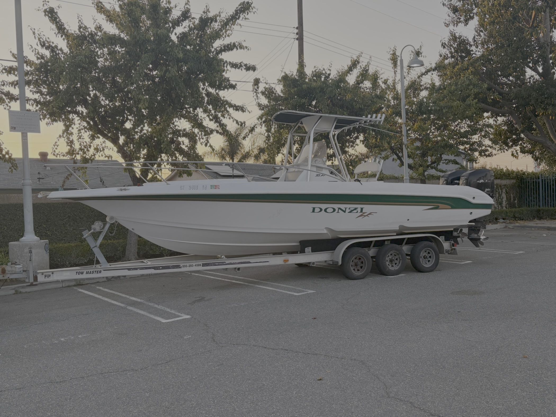 1998 Donzi 305 ZF Center console