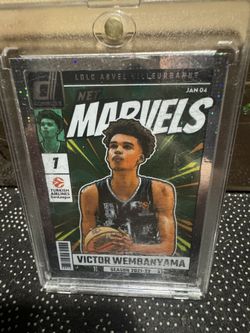 Victor Wembanyama Marvels NBA Card 