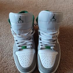 Air Jordan 1 Mid SE Gray Pine Green
