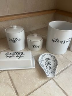 White ceramic Kitchen set