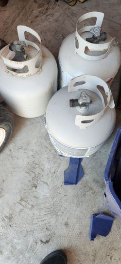 3 propane tanks