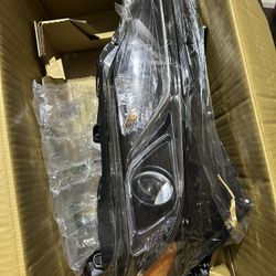 19-20 Toyota Camry Right Side Headlight Halogen 