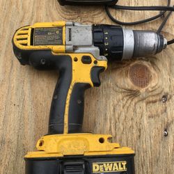 DEWALT DCD950 18V Cordless Hammer Drill Kit 