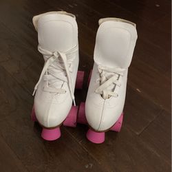 brand is chicago skates , color is white and the wheels are pink , and it’s a kids size 4 