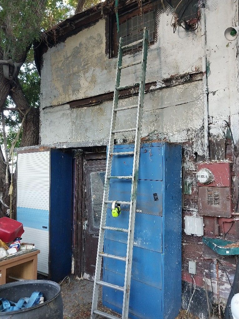 Estate Sale-item- Ladder 2 Story 1 Piece