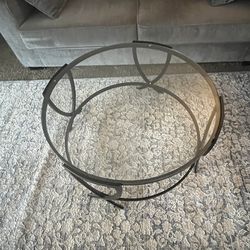 Beautiful Coffee Table 35 inches Round with Black decorative Legs
