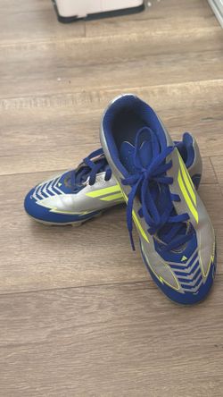1.5 Adidas F-50 boys soccer cleats
