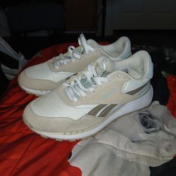 Reebok Size 10 Women 8.5 Men