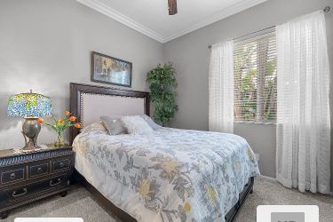 Queen bed set no mattress