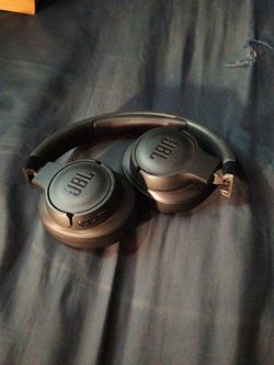 JBL Tune 770NC Wireless Noise Cancelling Headphones - Great Condition