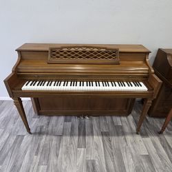 Free Upright Piano – Professional Delivery Required – No Pickup
