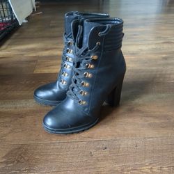 Black Boots 