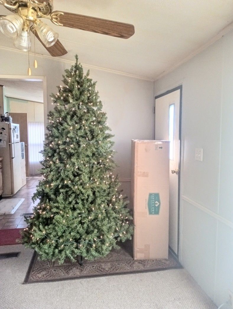 7'5" TALL ARTIFICIAL CHRISTMAS TREE W/ LIGHTS & STORAGE BOX